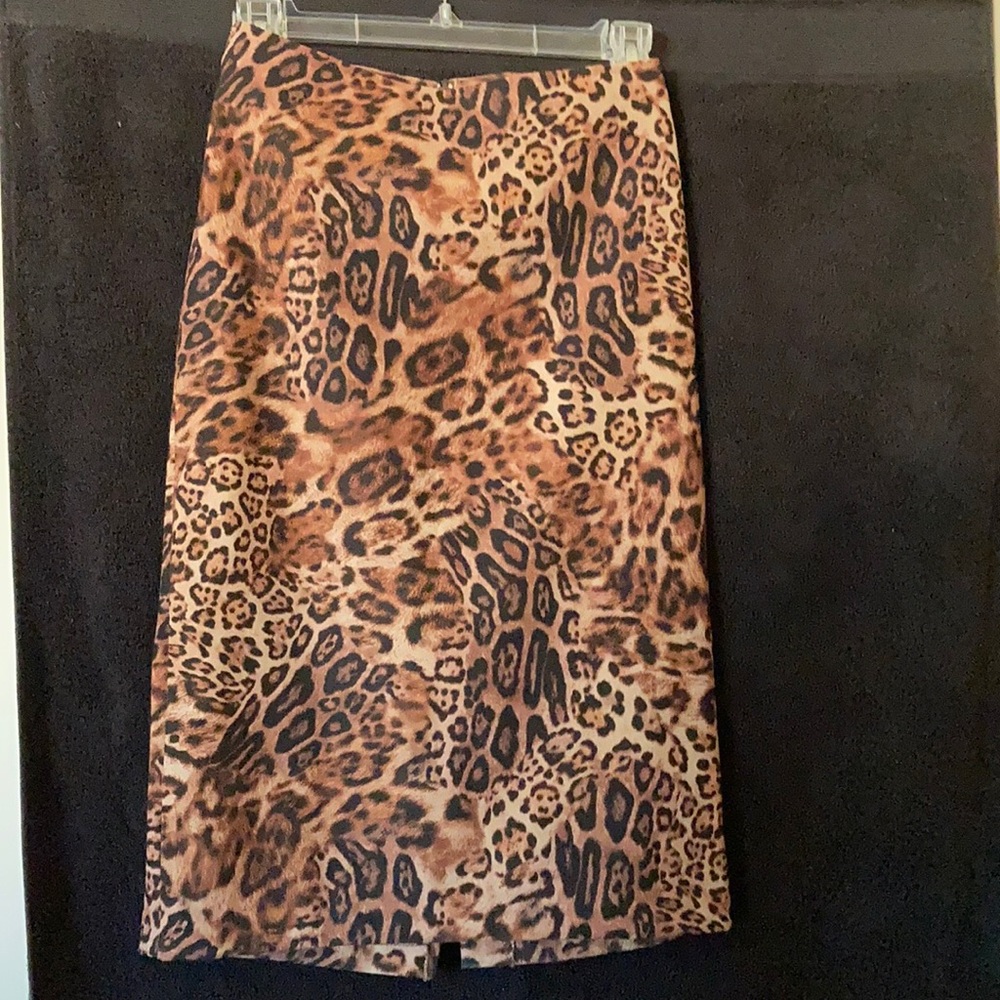 Leopard print straight skirt sz 1 great condition